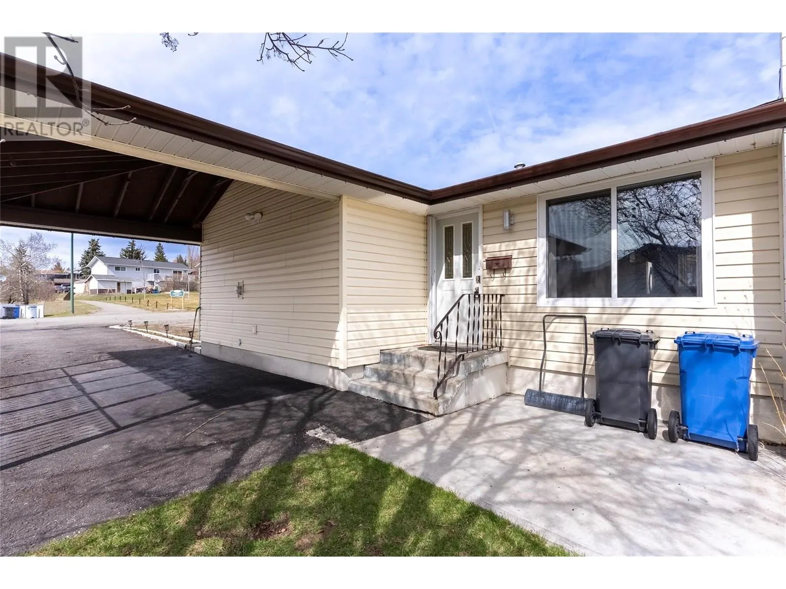 9 Emerald Drive