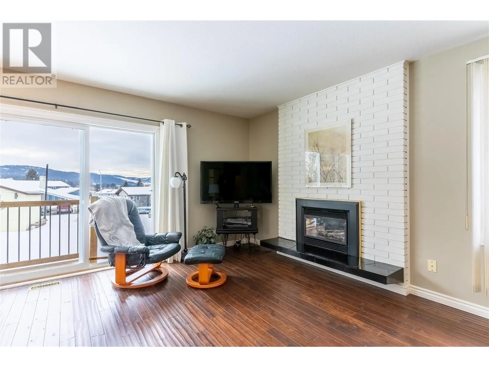 9 Emerald Drive
