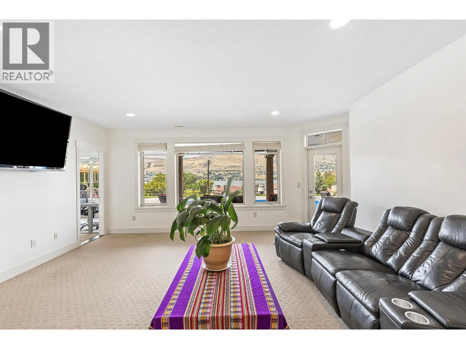 1033 Longacre Place