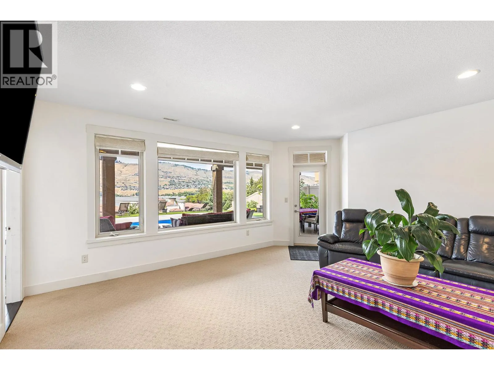 1033 Longacre Place