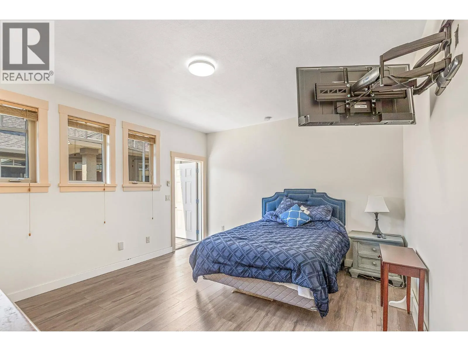 1033 Longacre Place