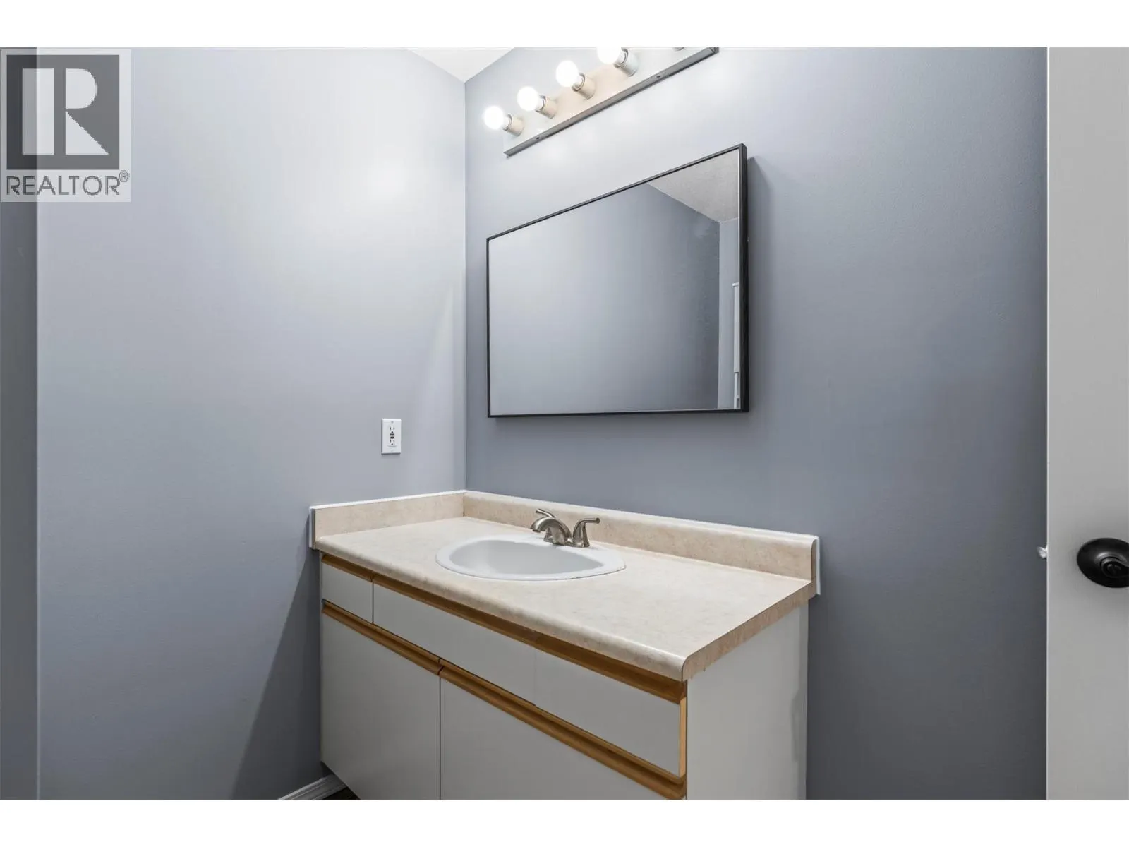 3802 25 Avenue Unit# 101