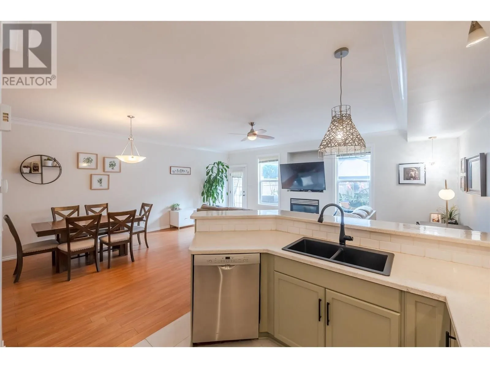 1742 Fairford Drive Unit# 102