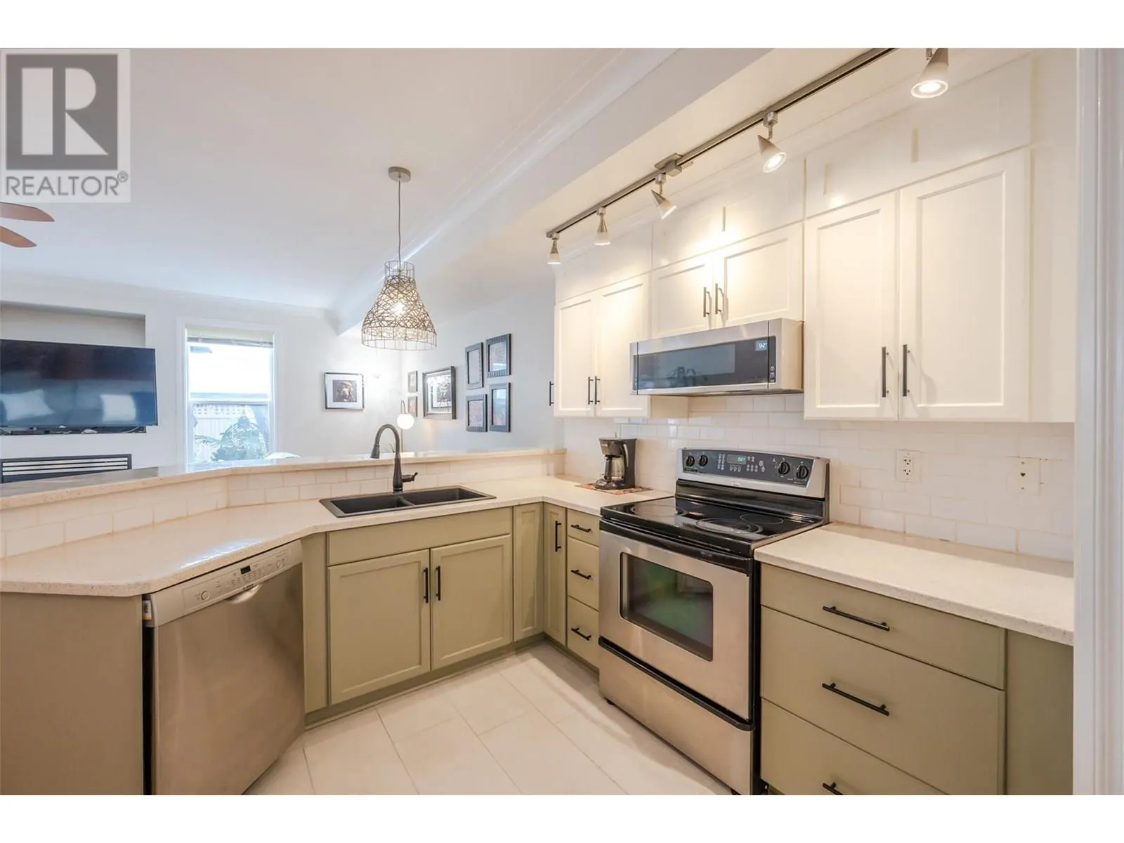 1742 Fairford Drive Unit# 102