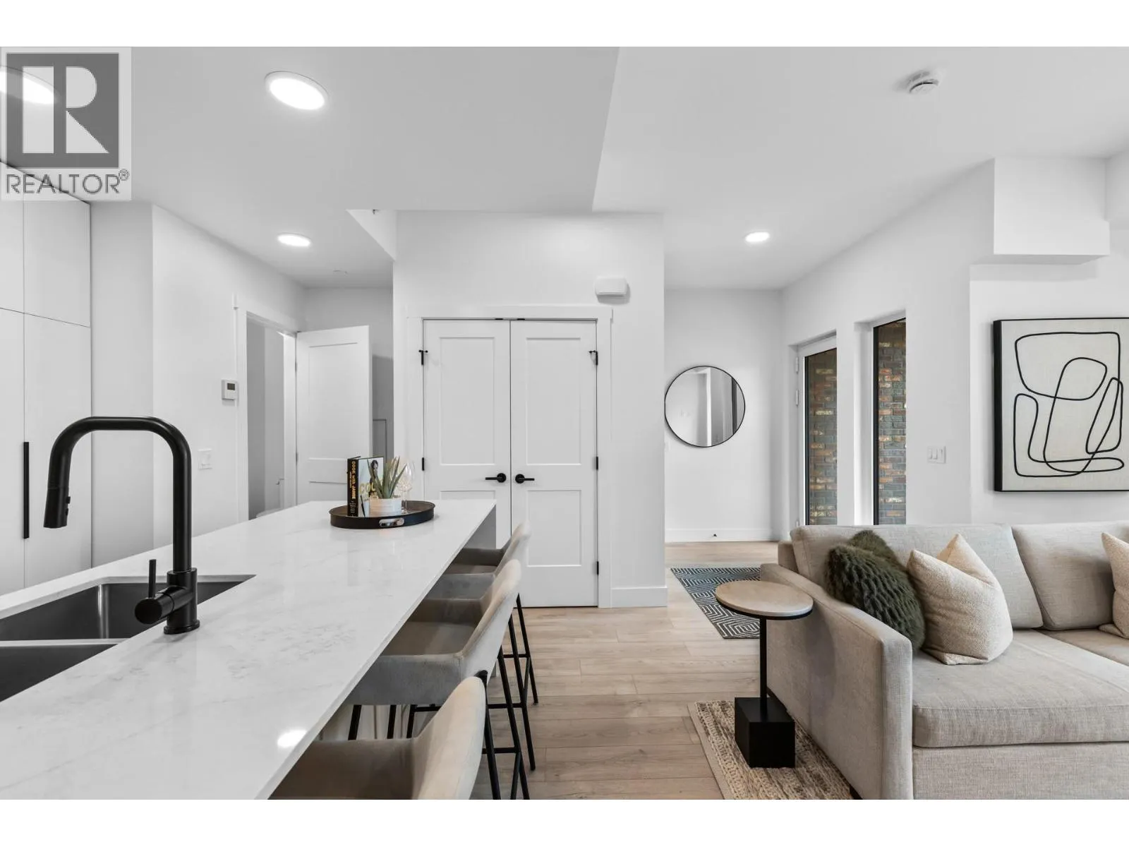 620 Coronation Avenue Unit# 102