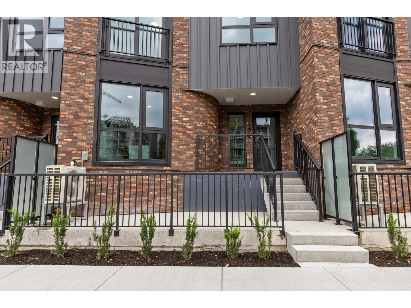 620 Coronation Avenue Unit# 102
