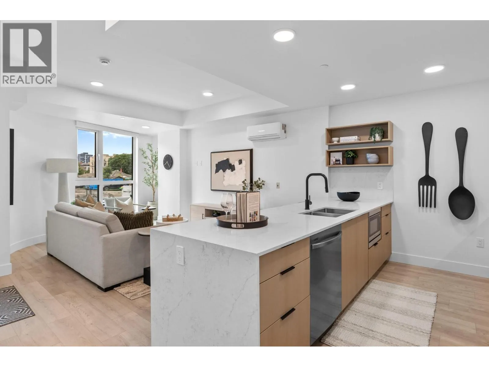 620 Coronation Avenue Unit# 102