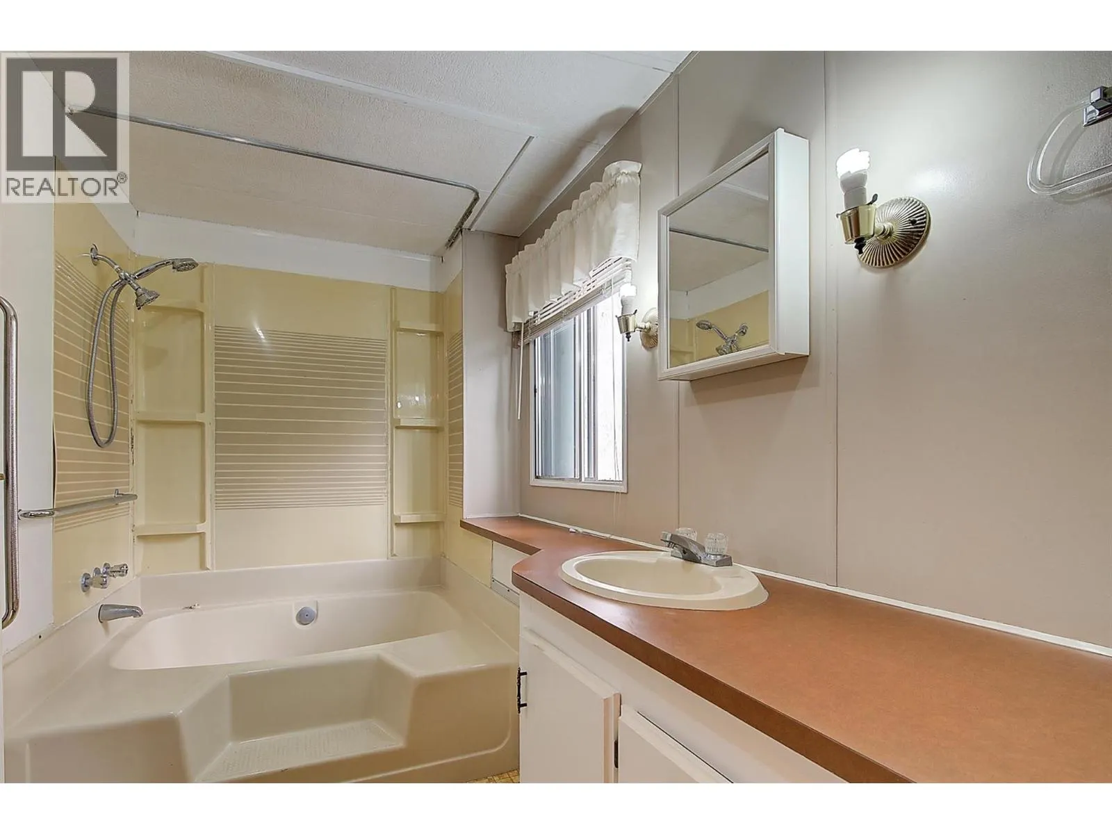 2001 97 Highway S Unit# 34
