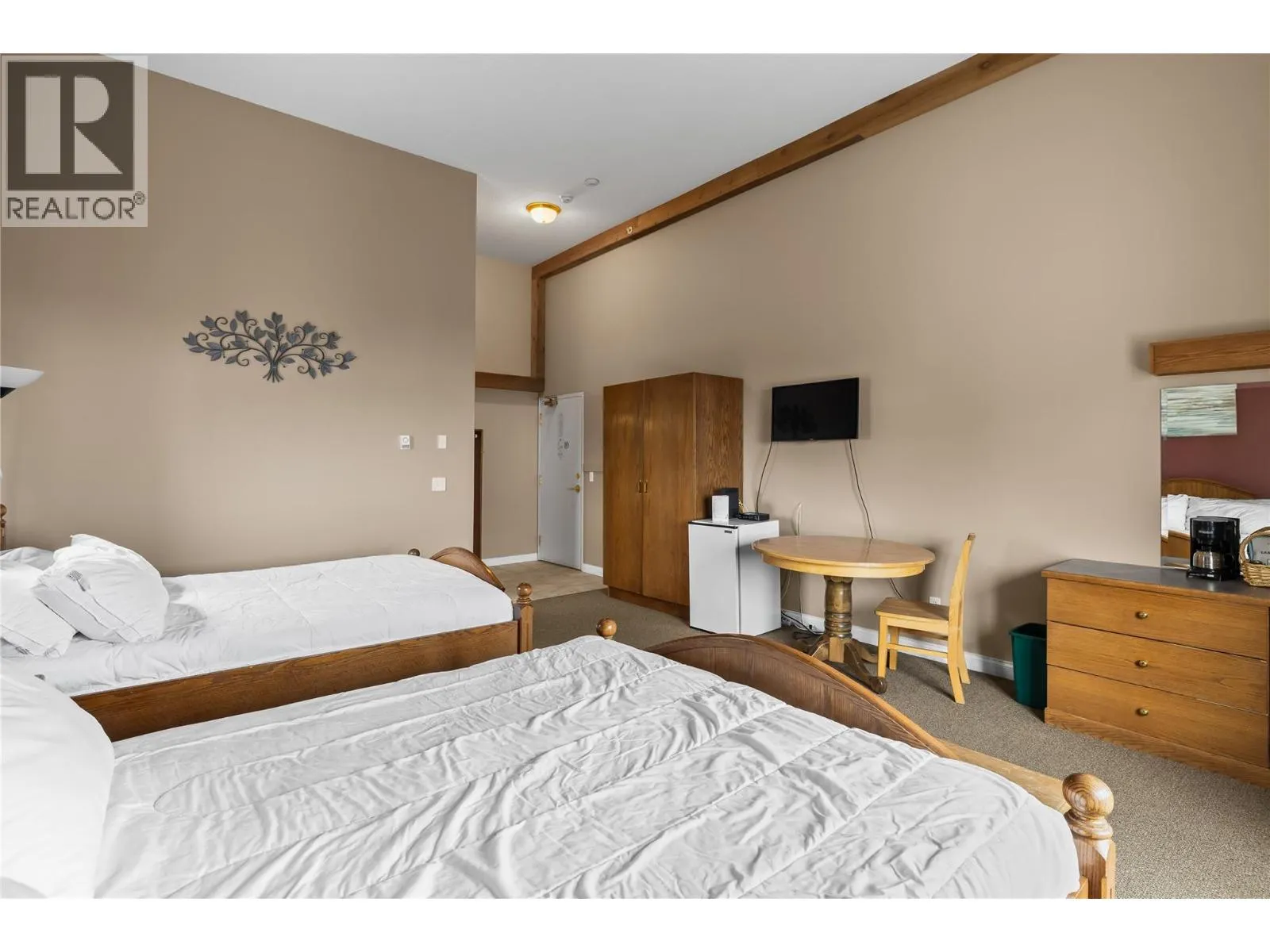 5275 Big White Road Unit# 202