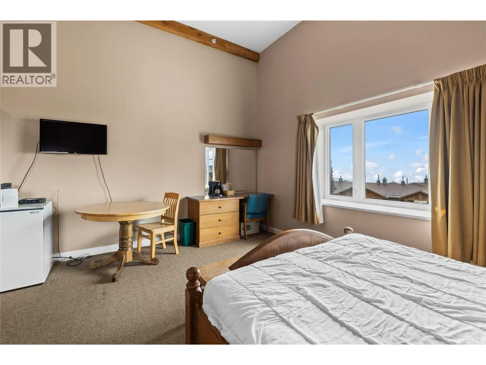 5275 Big White Road Unit# 202