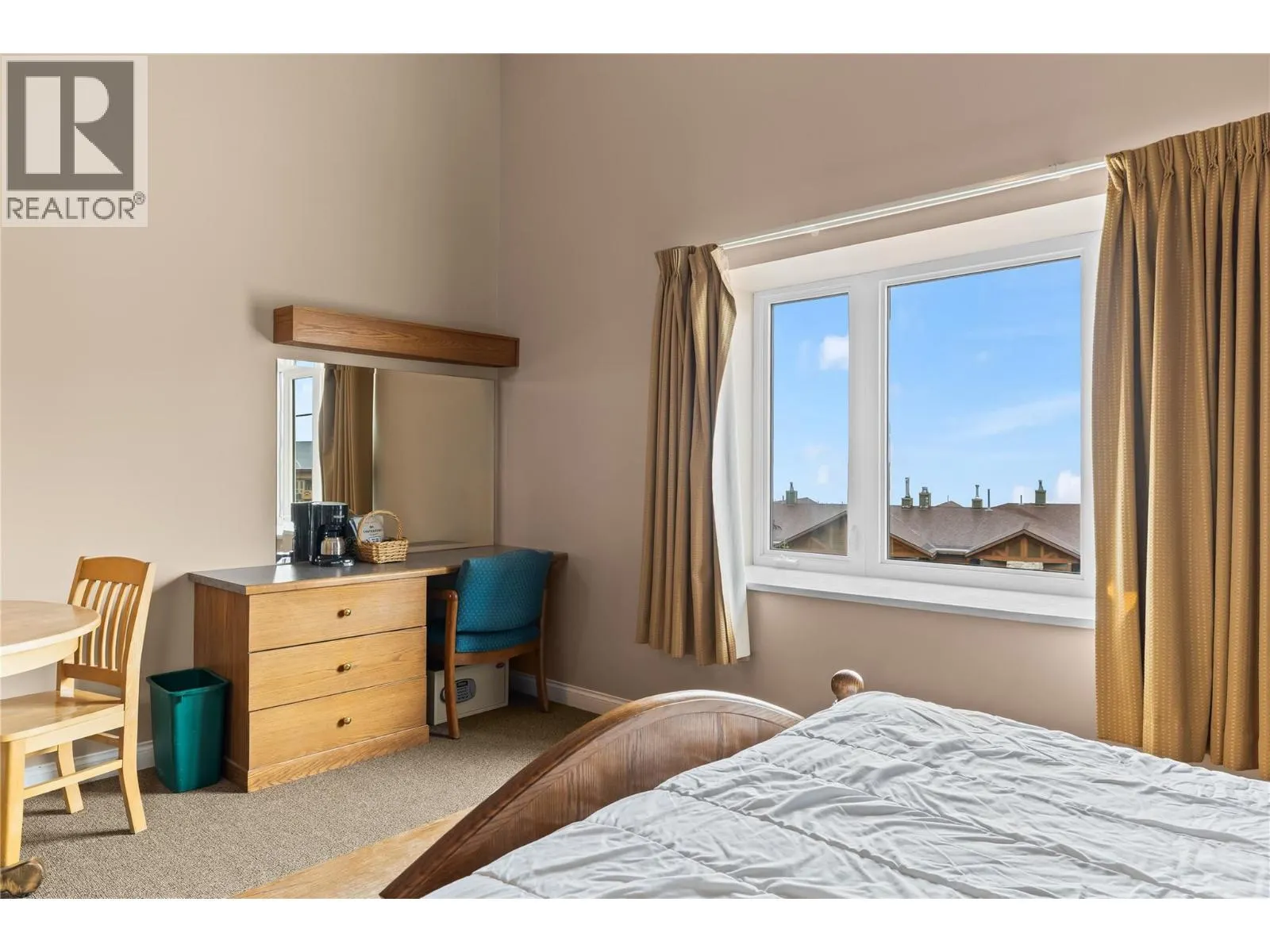 5275 Big White Road Unit# 202