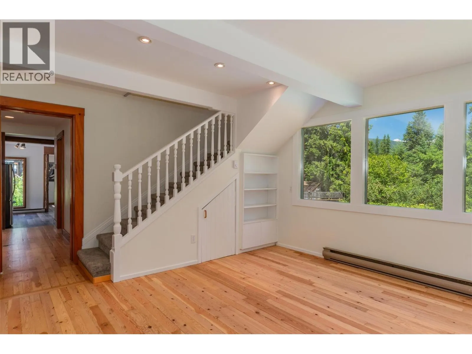6042 Woodward Road
