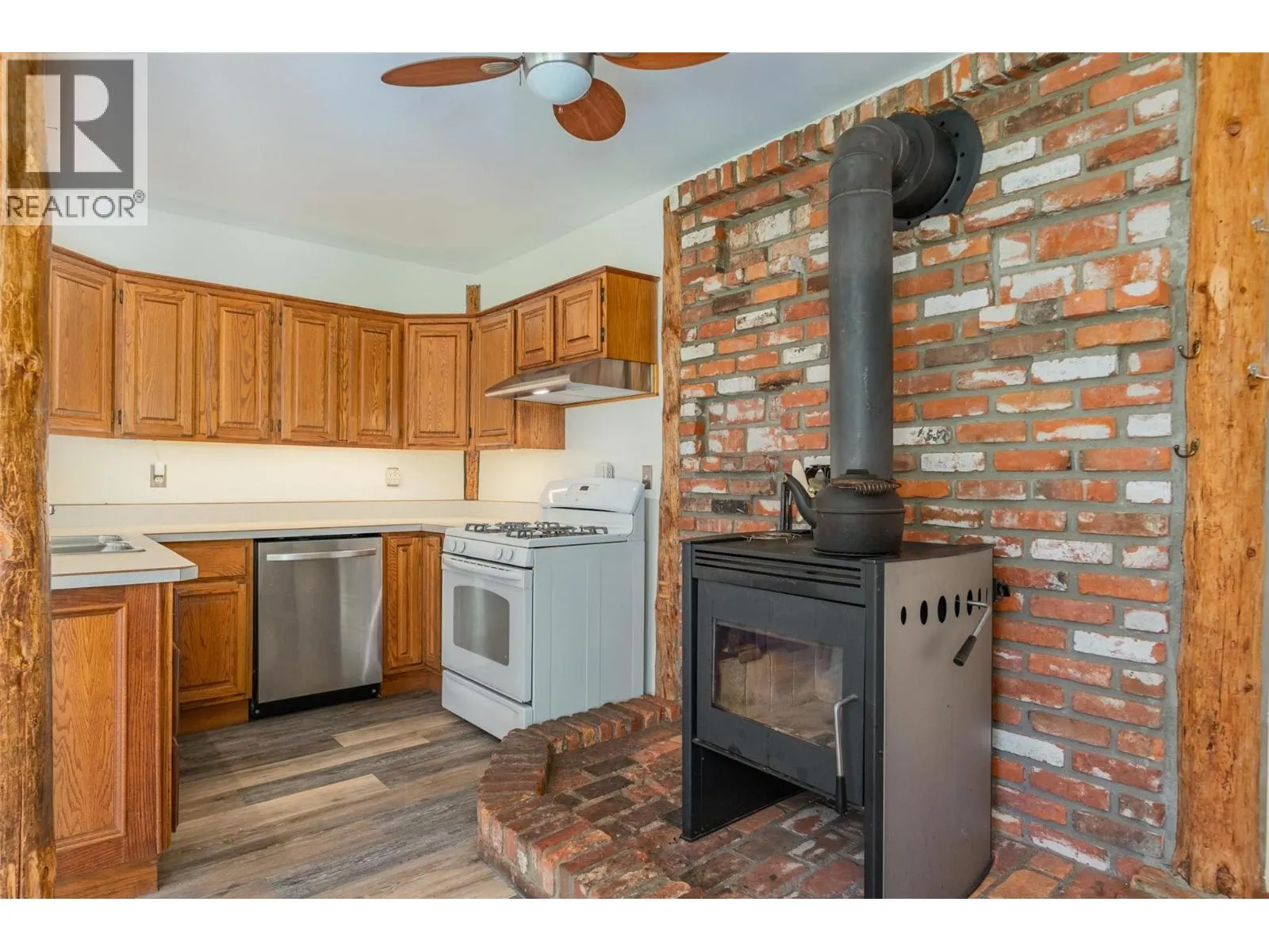 6042 Woodward Road