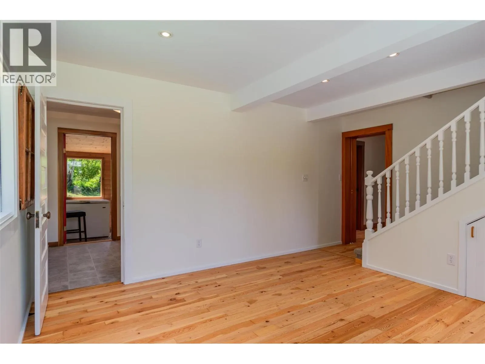 6042 Woodward Road