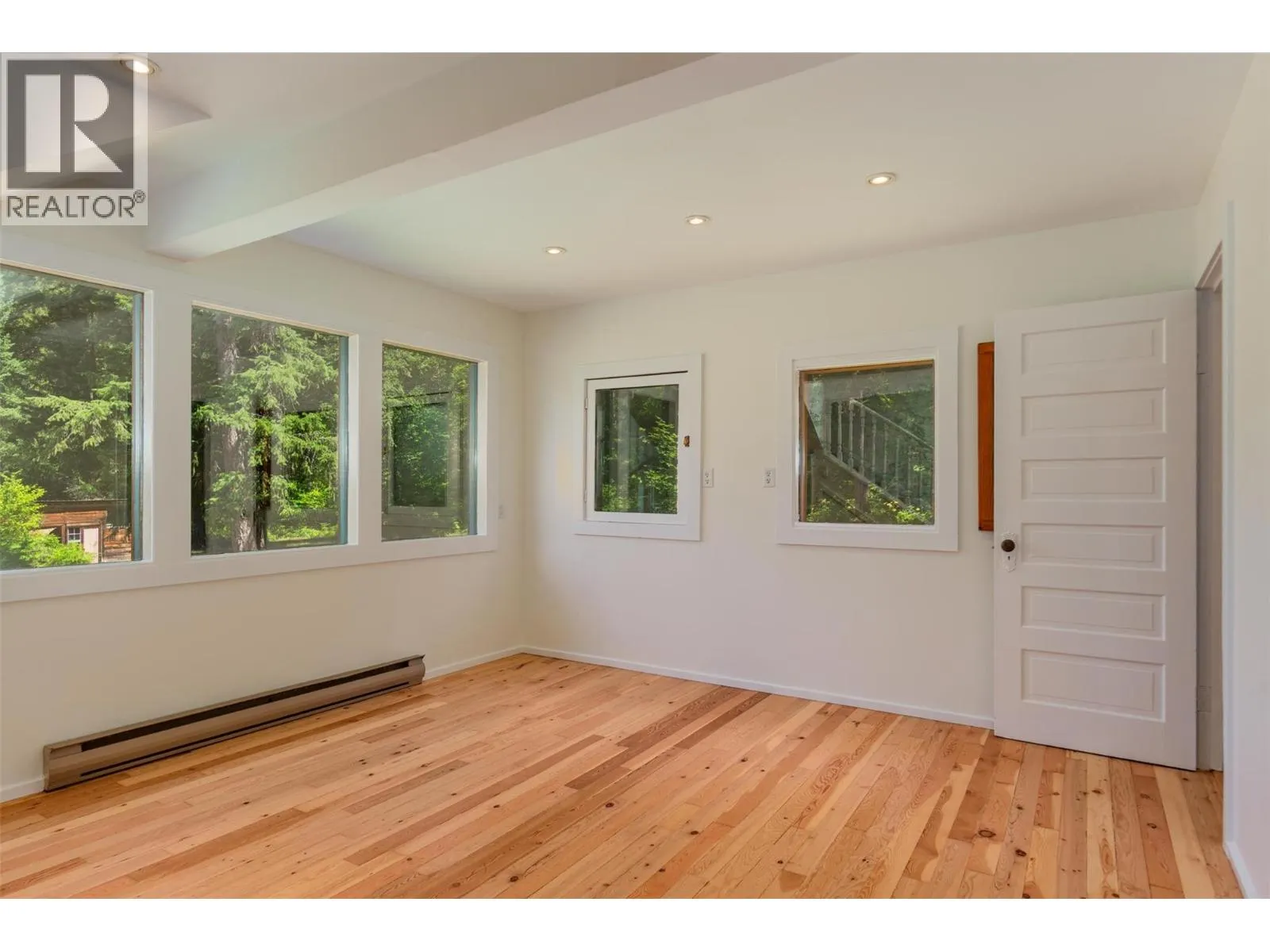 6042 Woodward Road