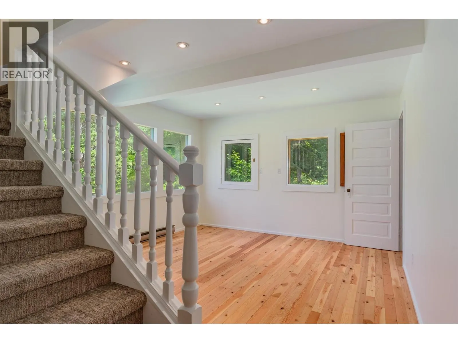 6042 Woodward Road