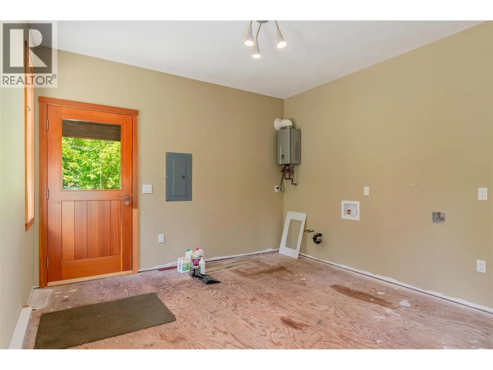6042 Woodward Road