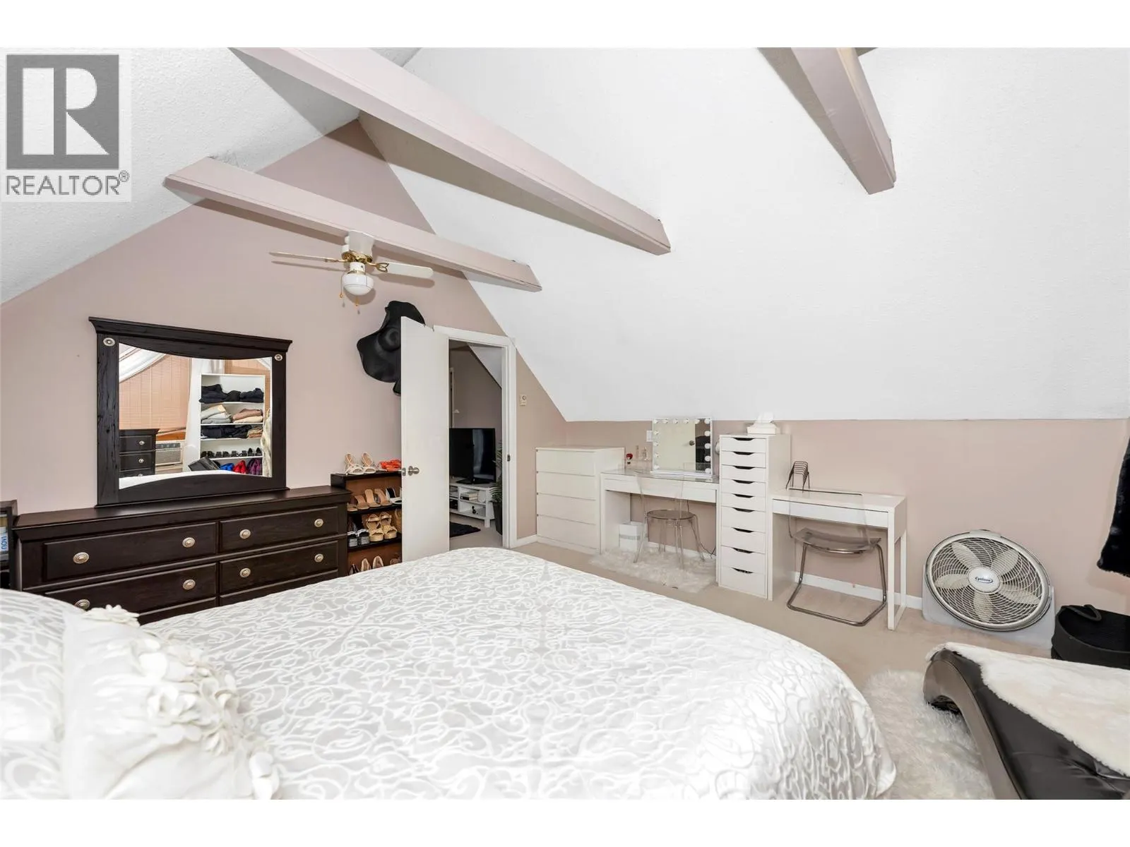 4111 round Prairie Road
