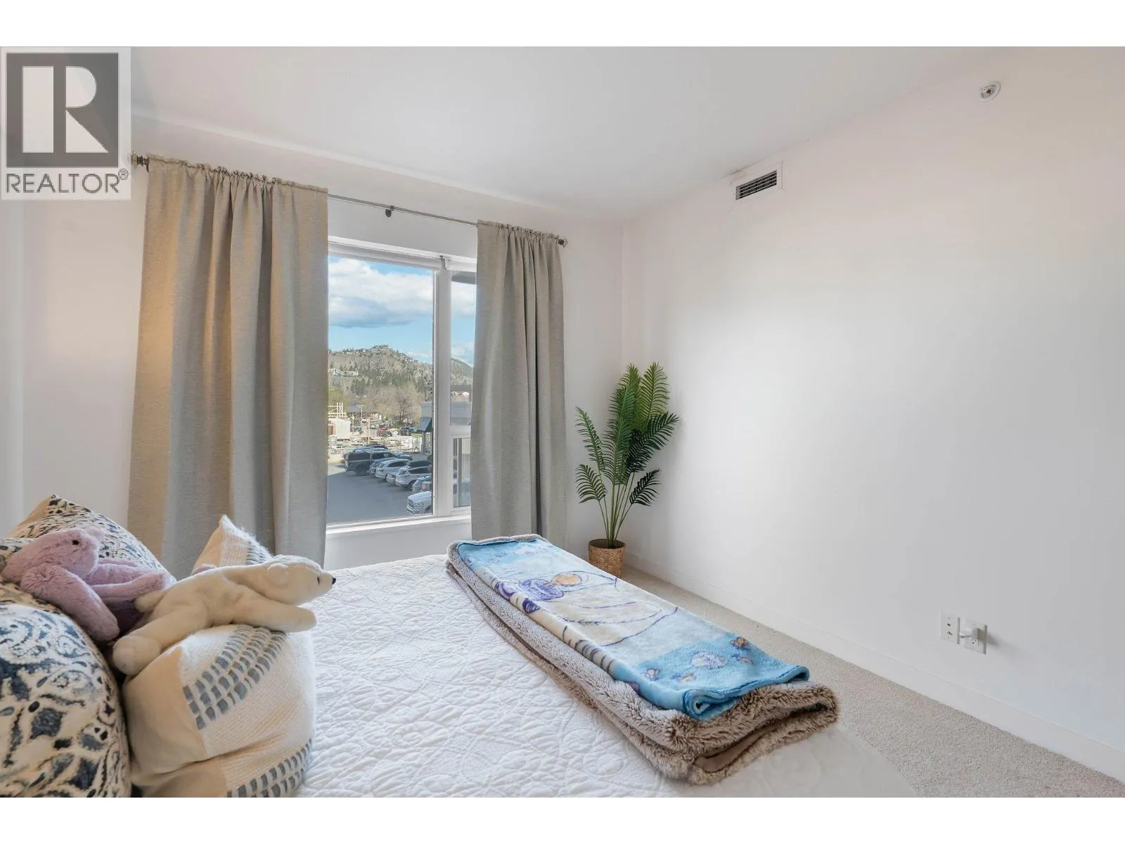 1160 Bernard Avenue Unit# 205