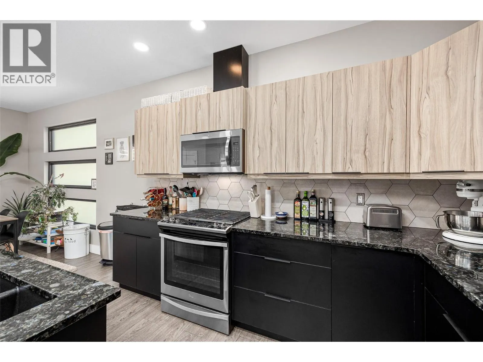 6101 Lakeshore Road