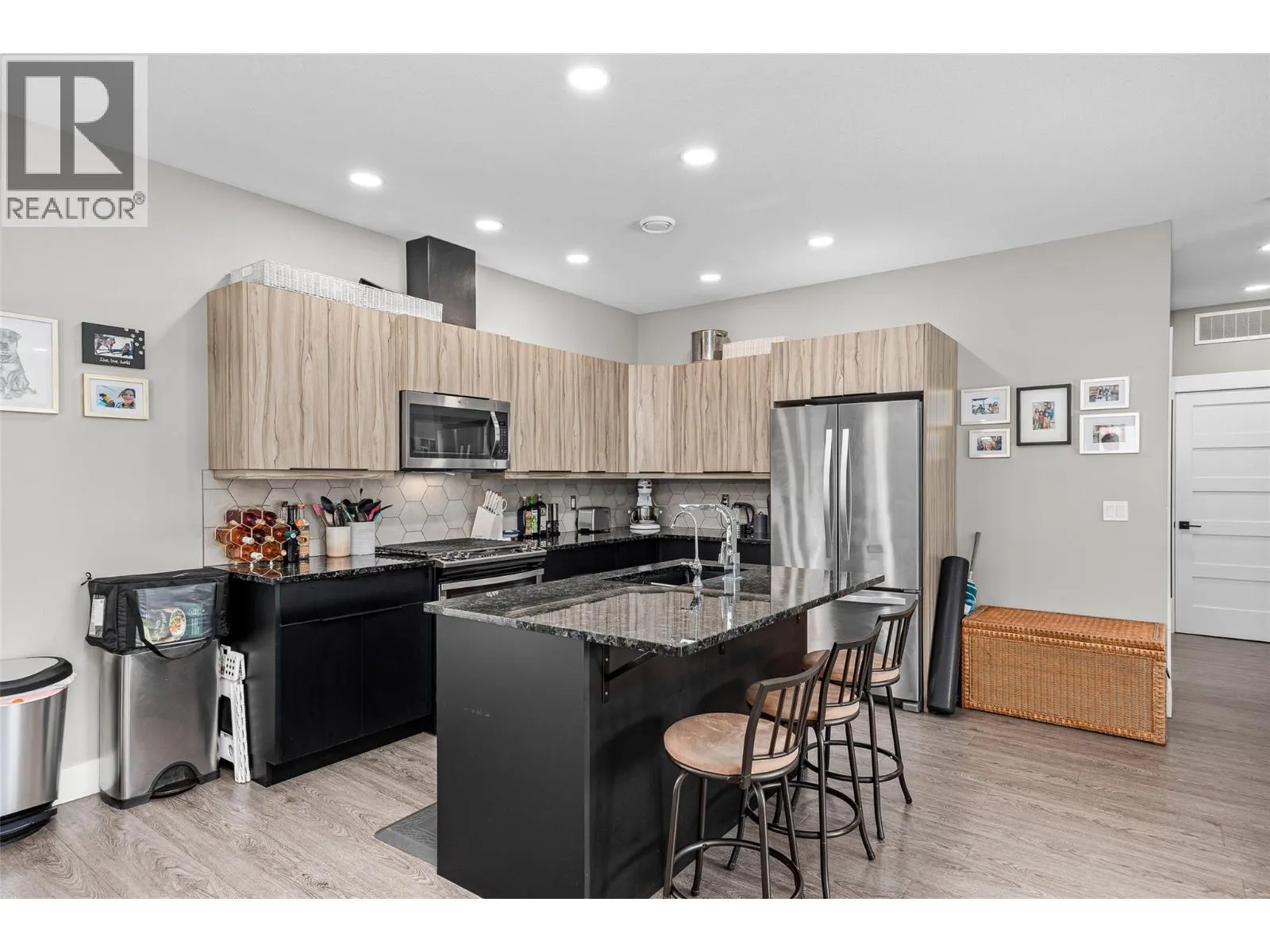 6101 Lakeshore Road