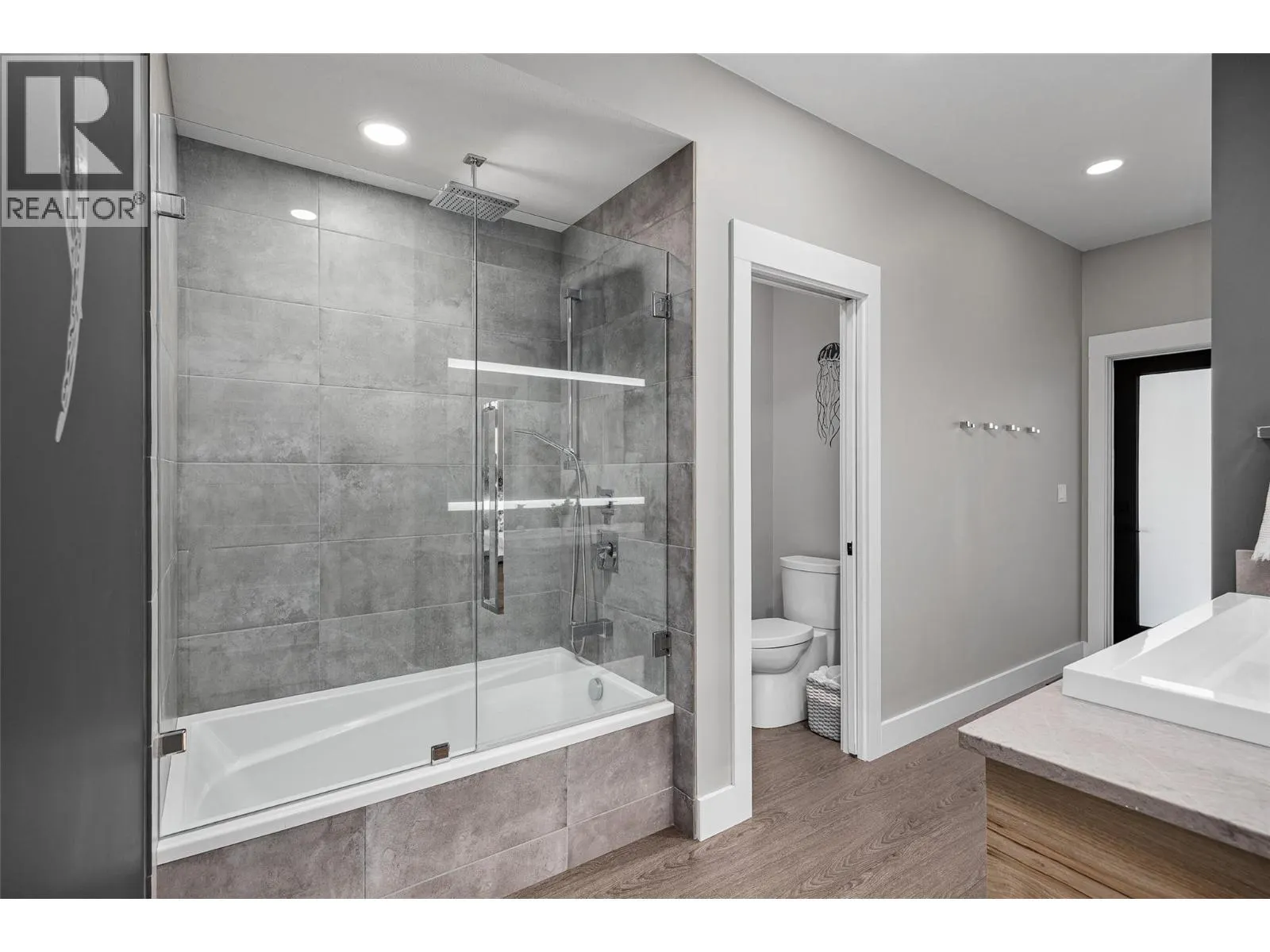 6101 Lakeshore Road