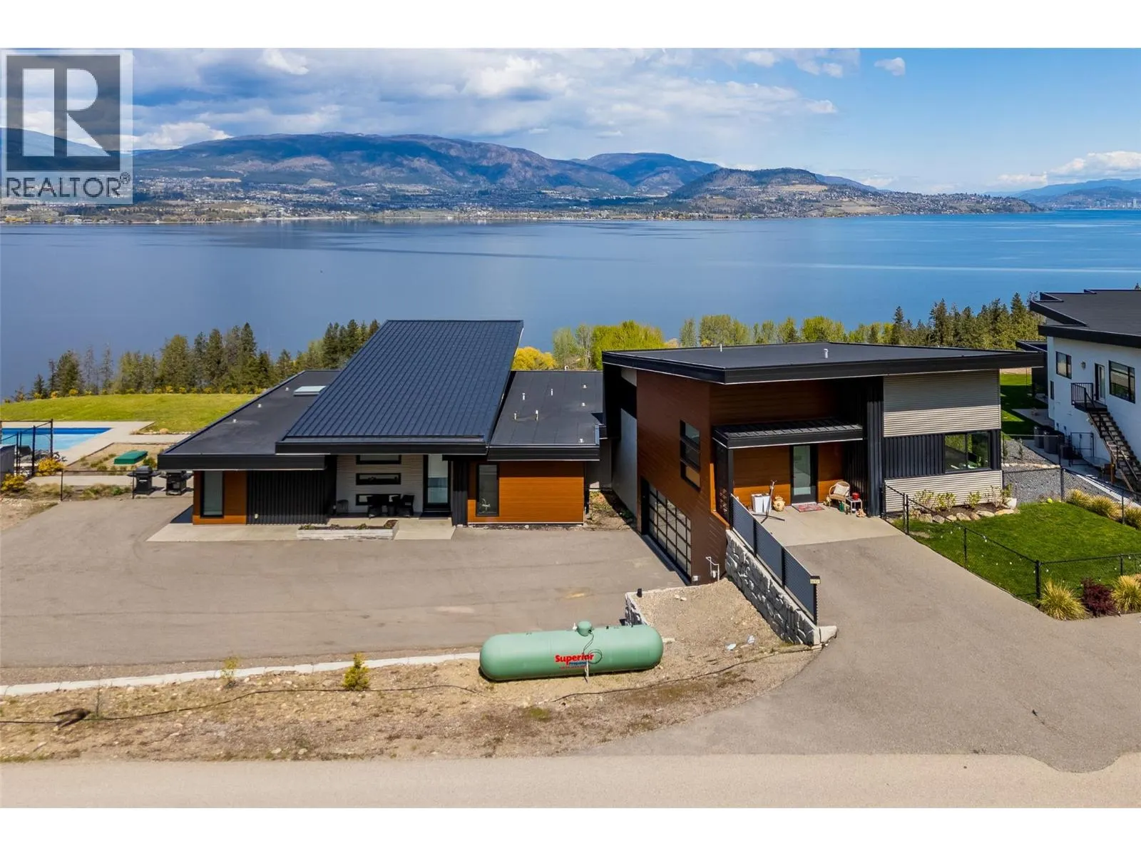 6101 Lakeshore Road