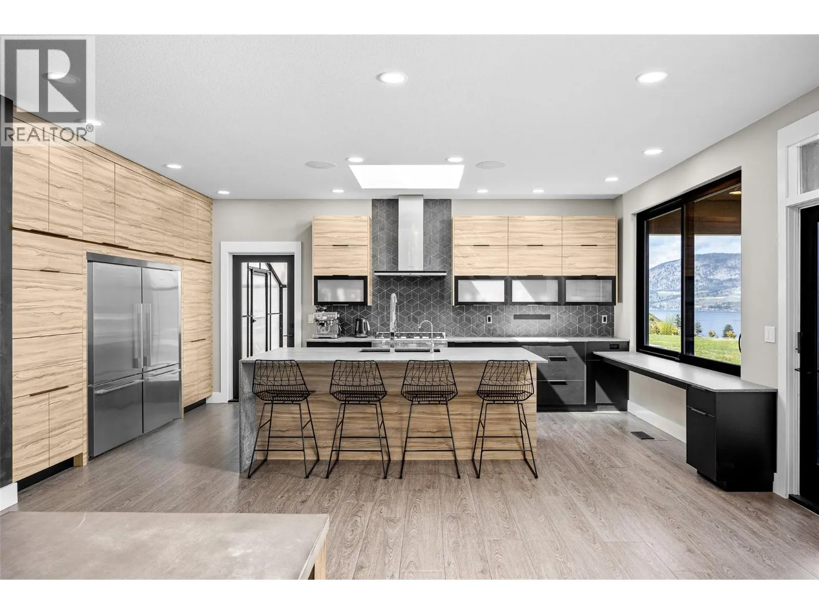 6101 Lakeshore Road