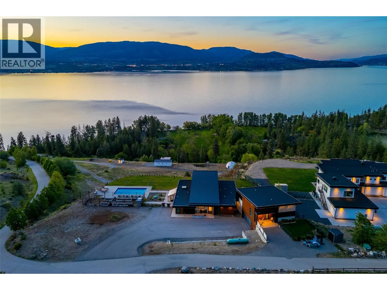 6101 Lakeshore Road