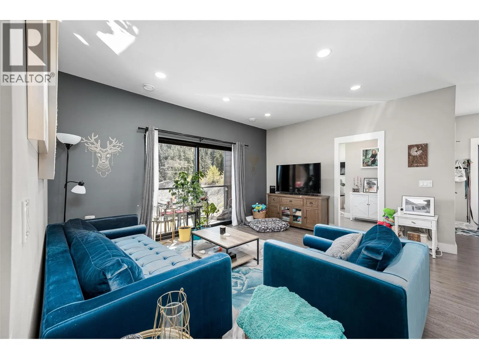 6101 Lakeshore Road