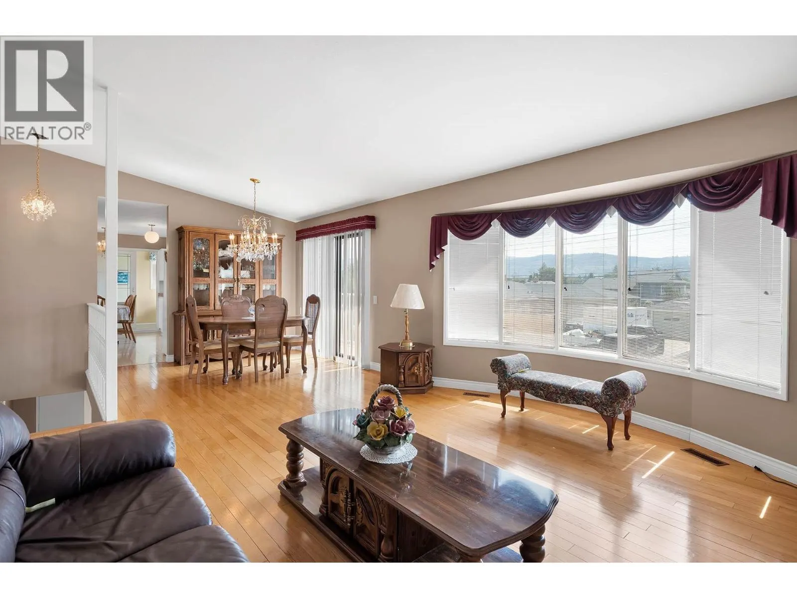 321 WALNUT Avenue