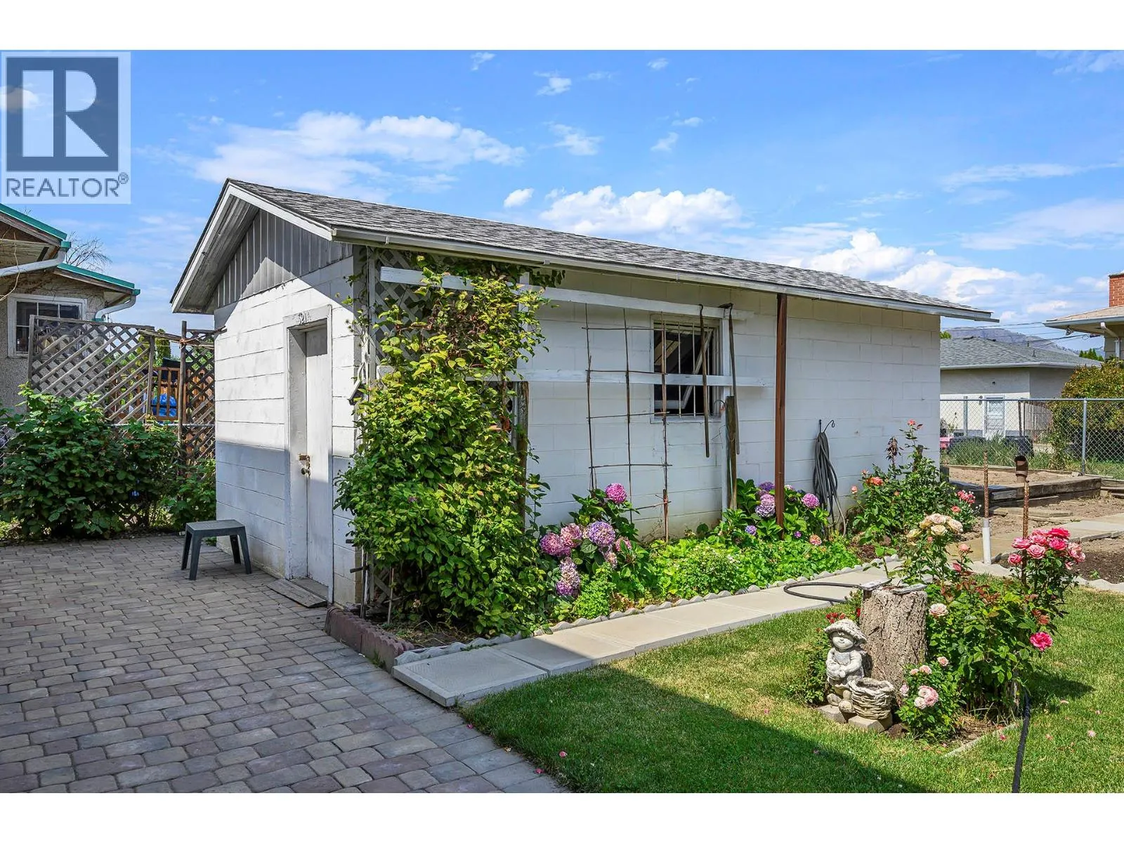321 WALNUT Avenue