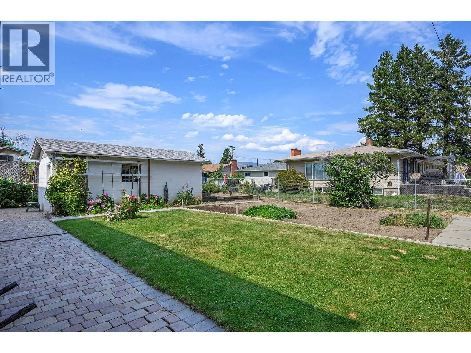 321 WALNUT Avenue