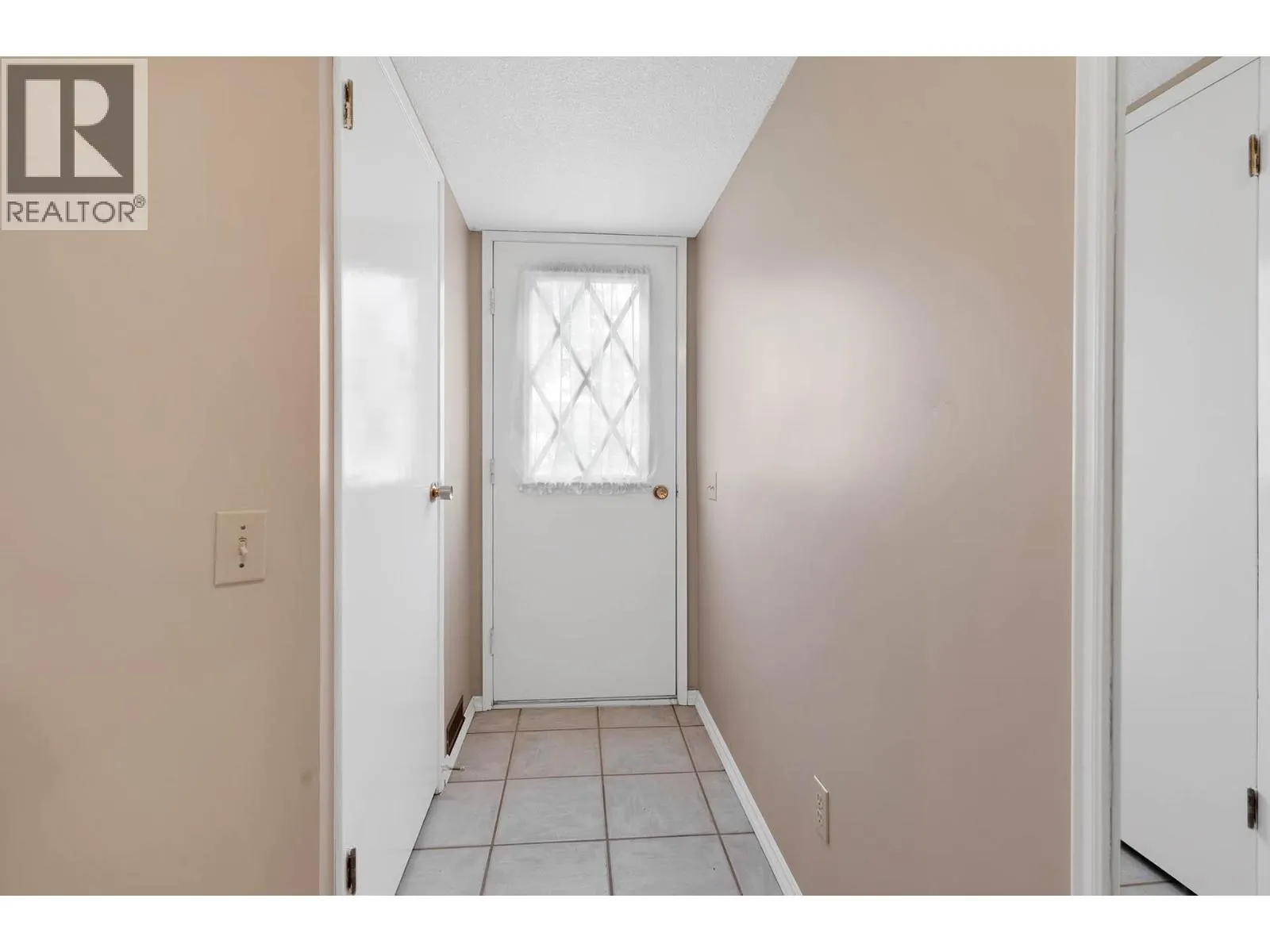 321 WALNUT Avenue