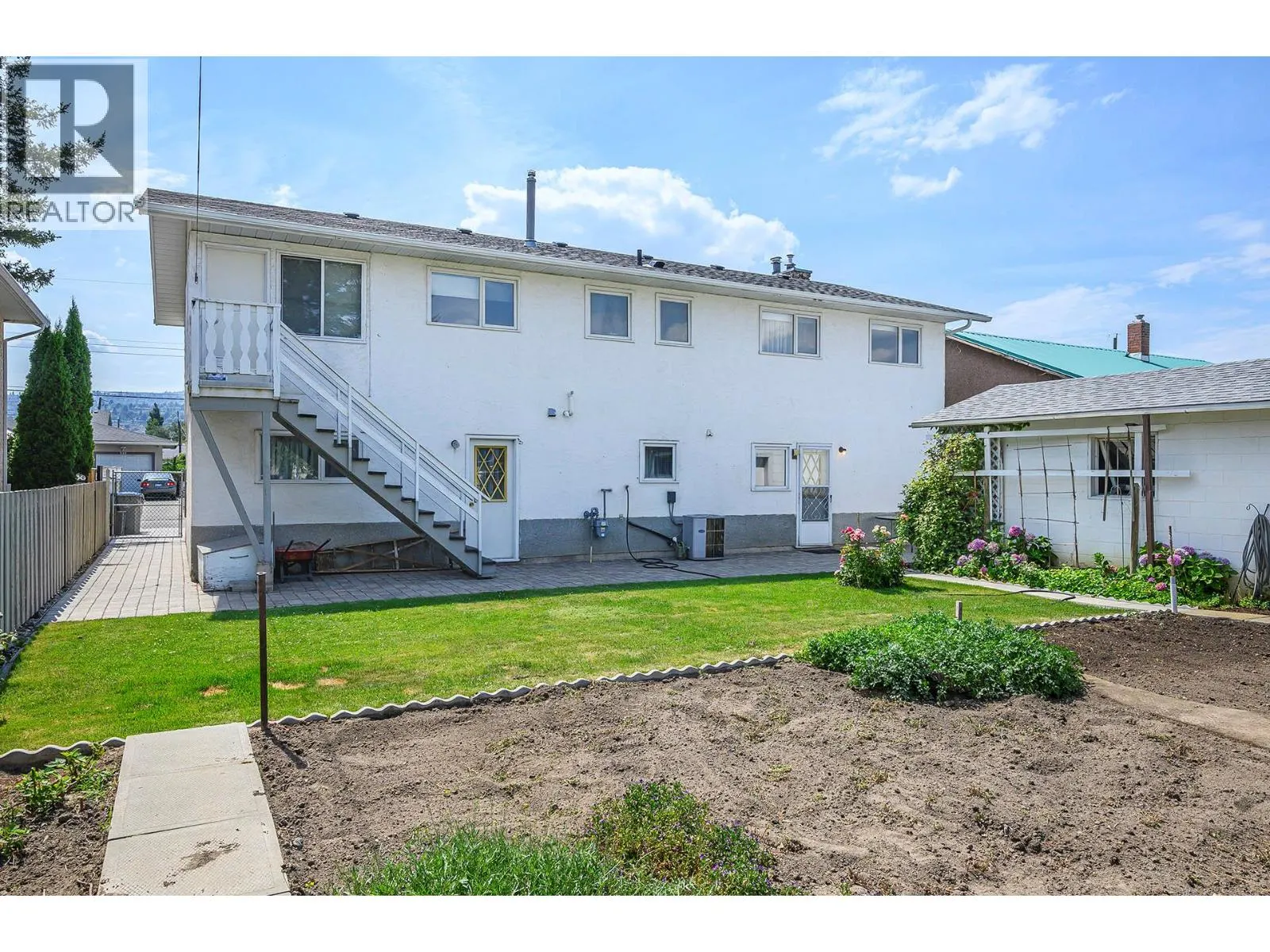 321 WALNUT Avenue