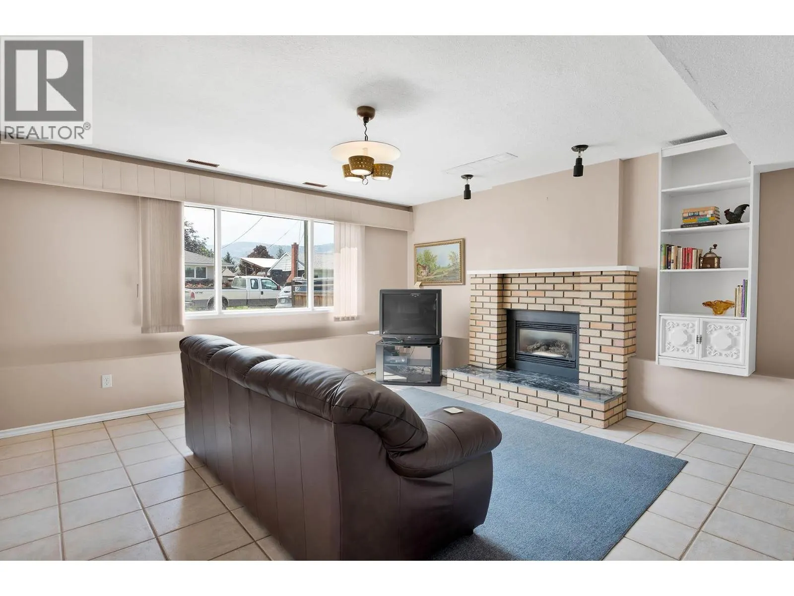 321 WALNUT Avenue