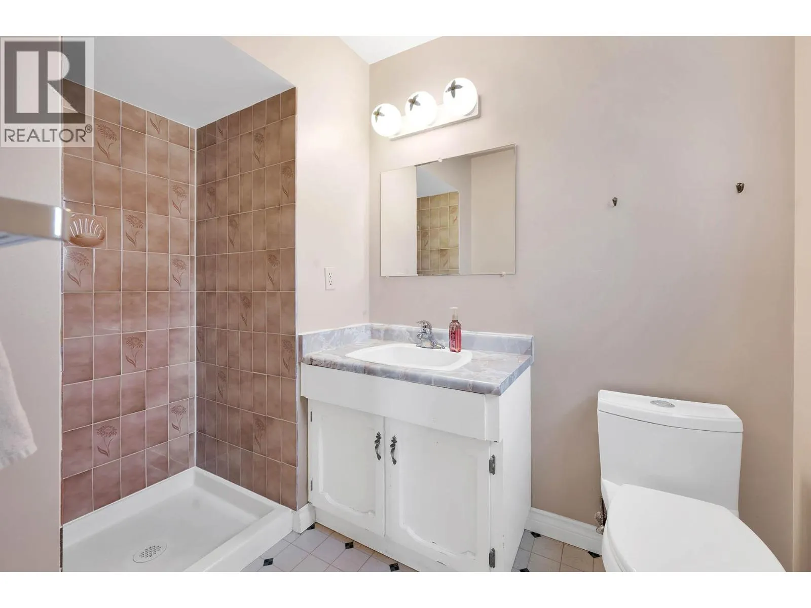 321 WALNUT Avenue