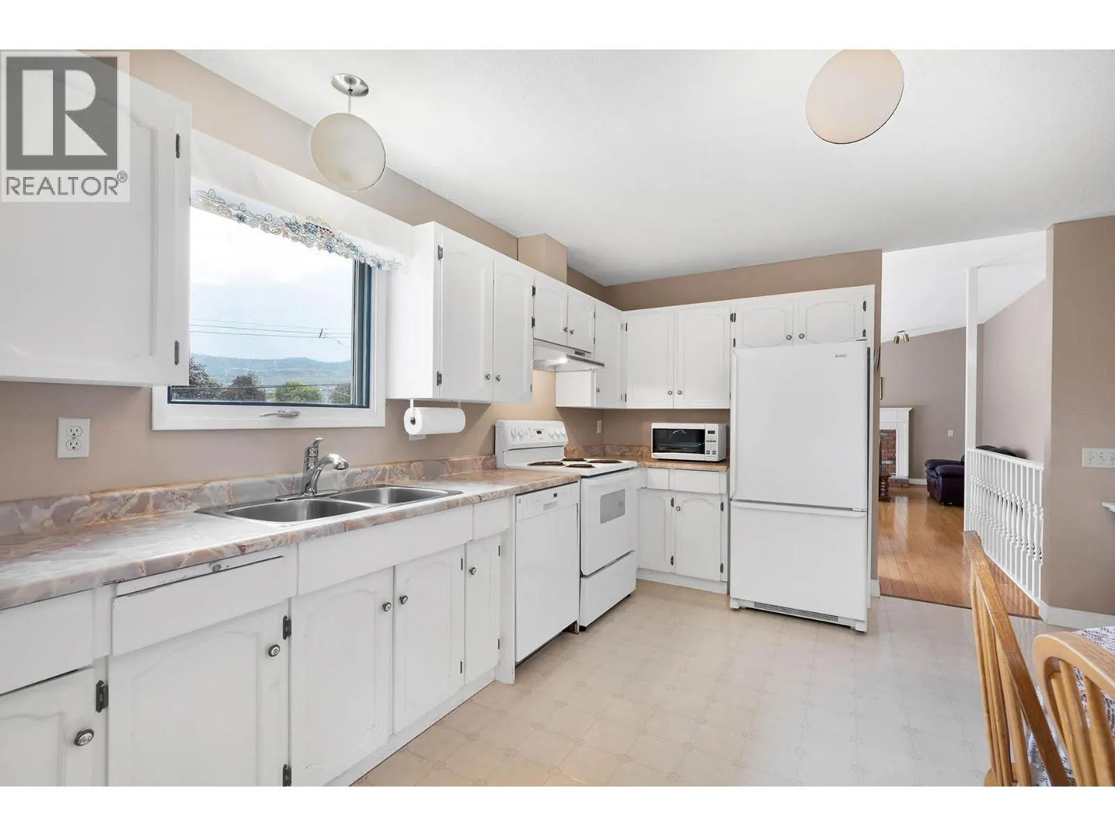 321 WALNUT Avenue