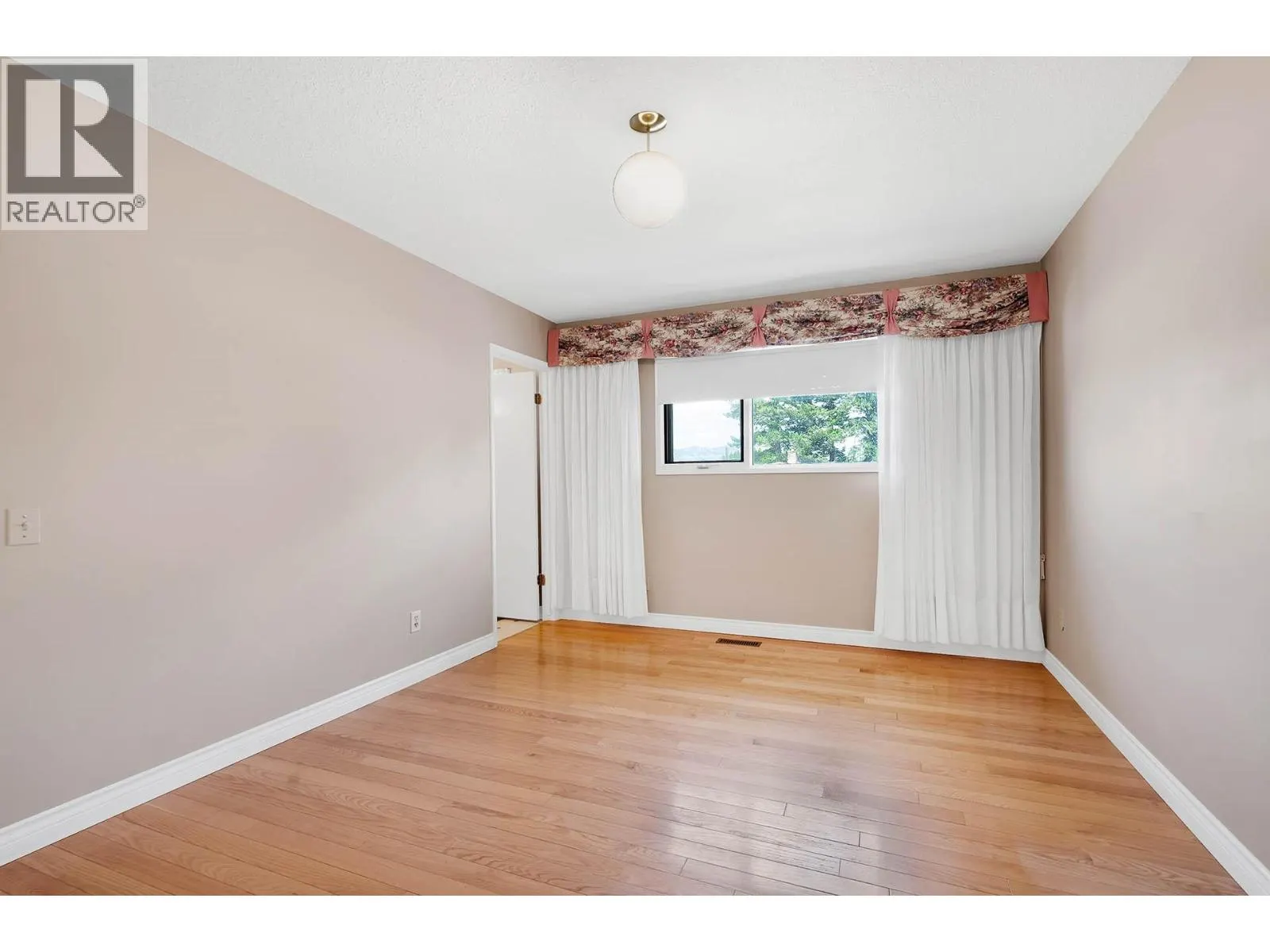 321 WALNUT Avenue