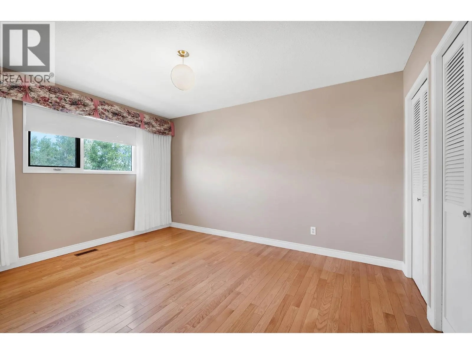321 WALNUT Avenue