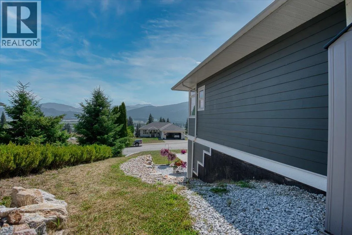 2016 Mountain View Avenue