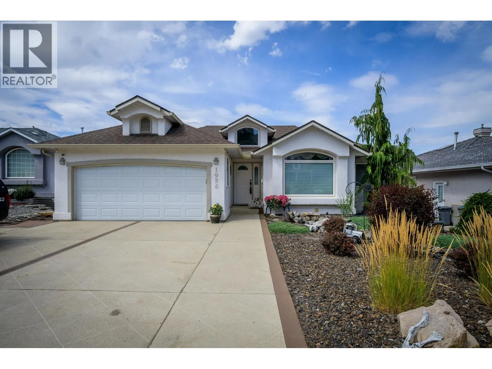1956 GLOAMING Drive