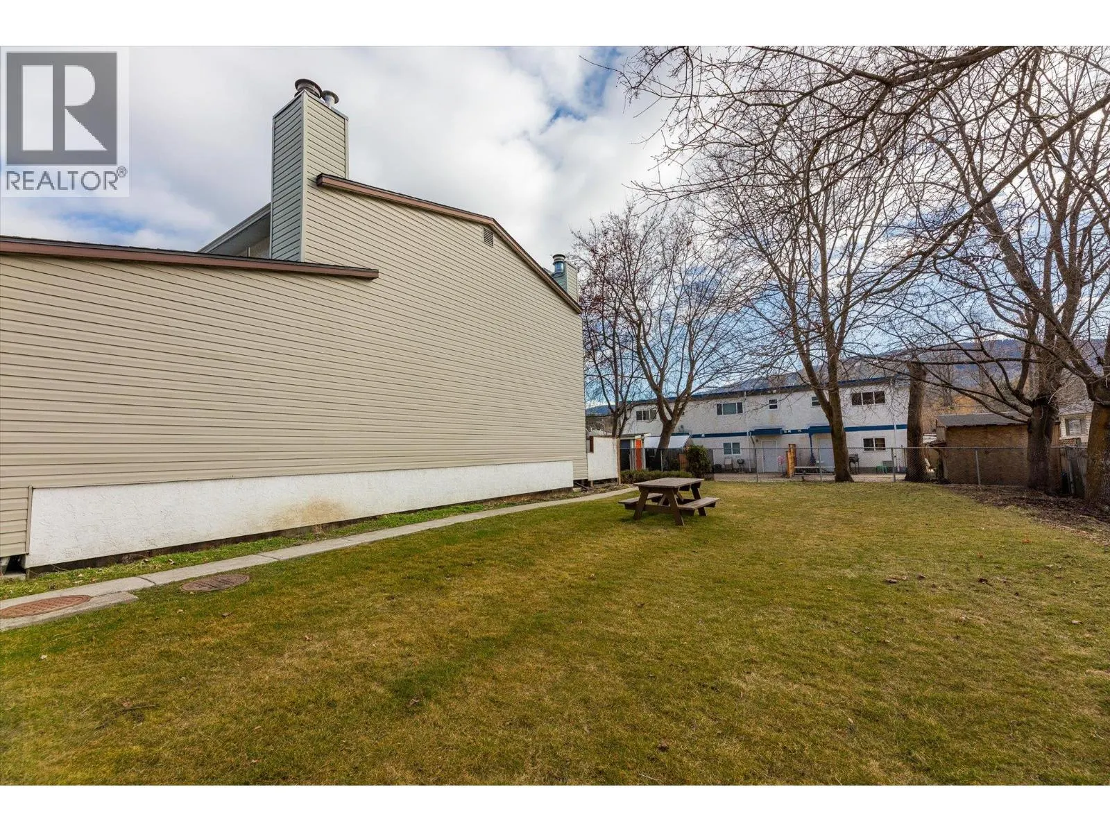 2100 43 Avenue Unit# 409