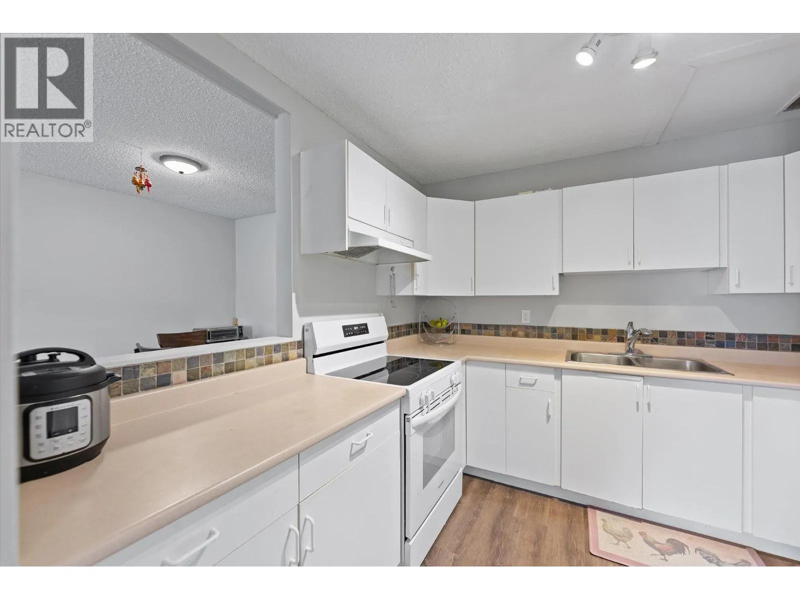 2100 43 Avenue Unit# 409