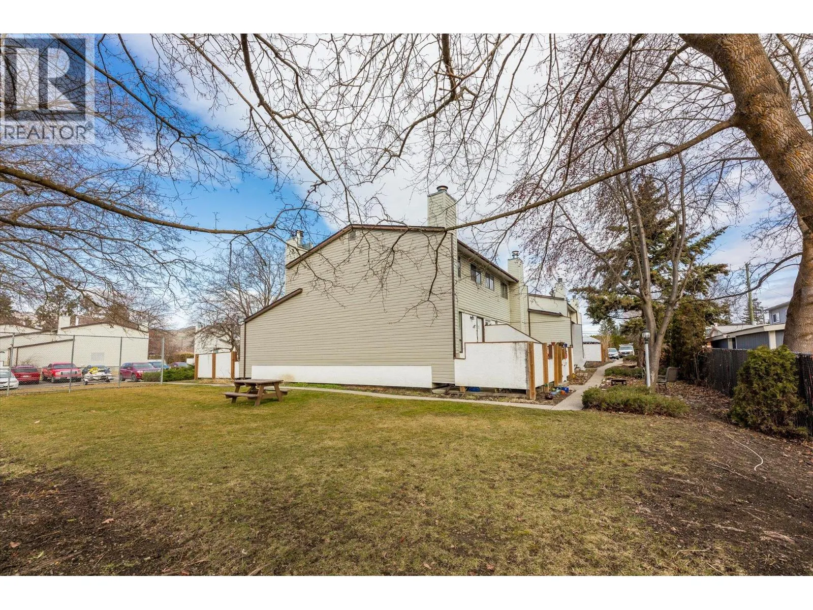 2100 43 Avenue Unit# 409