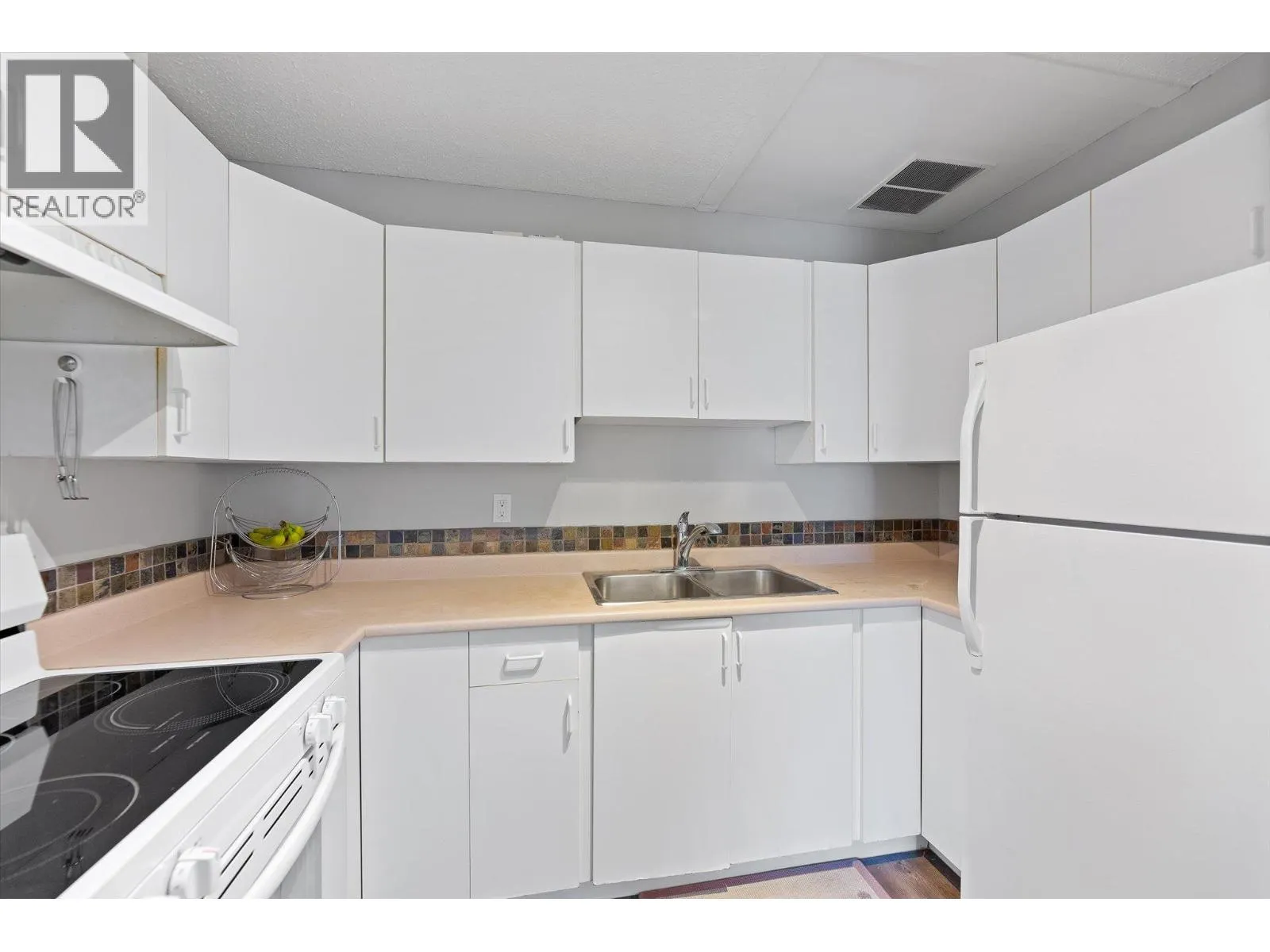 2100 43 Avenue Unit# 409