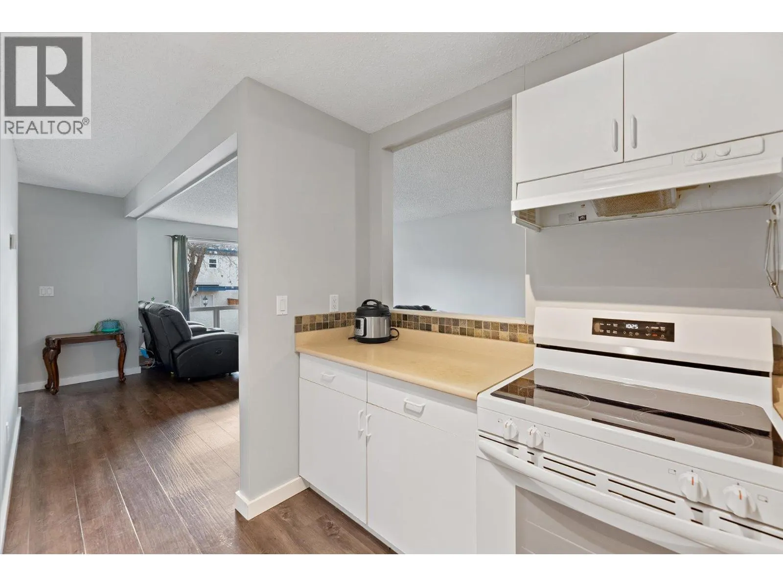 2100 43 Avenue Unit# 409
