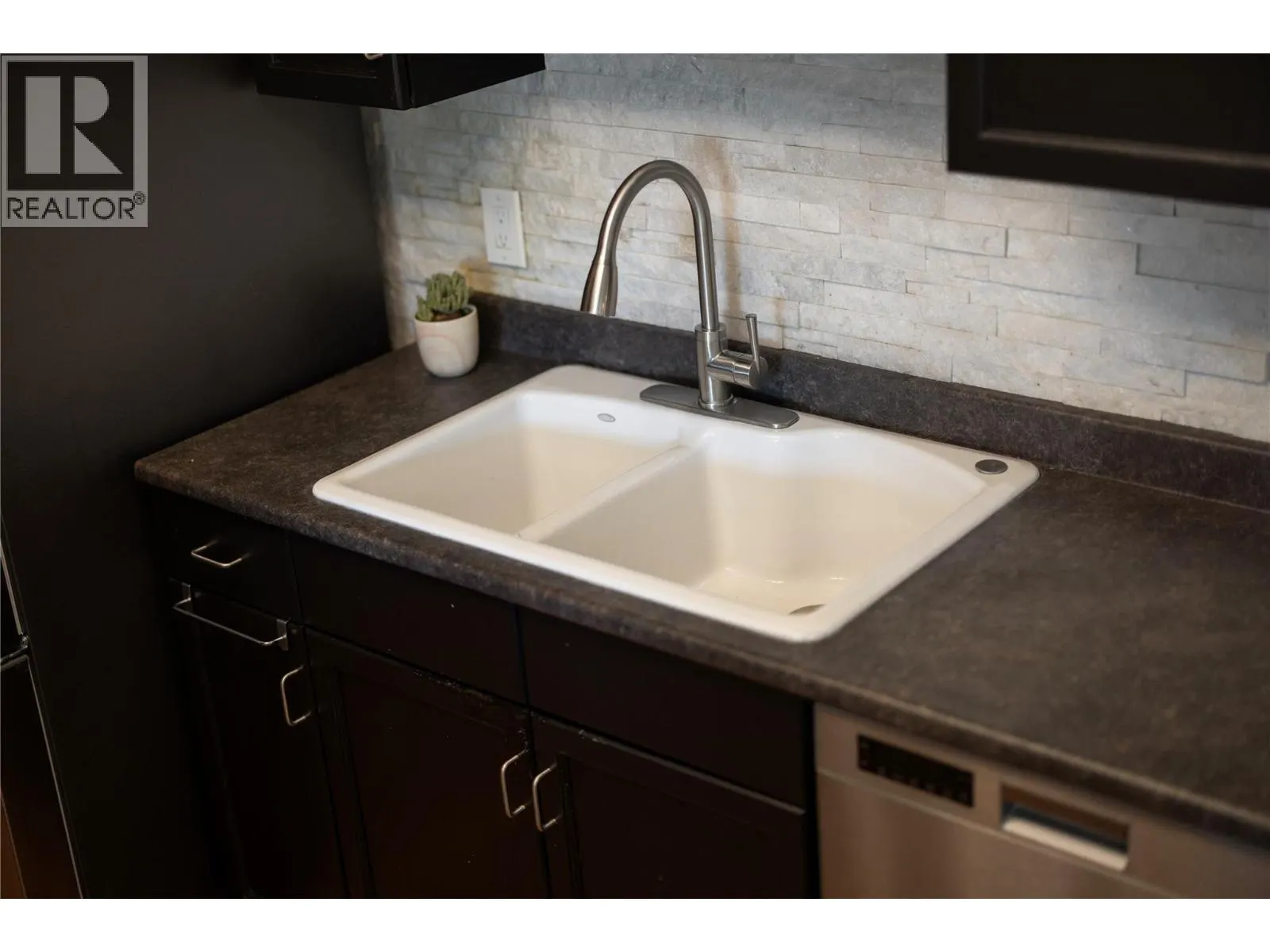 3160 Casorso Road Unit# 404