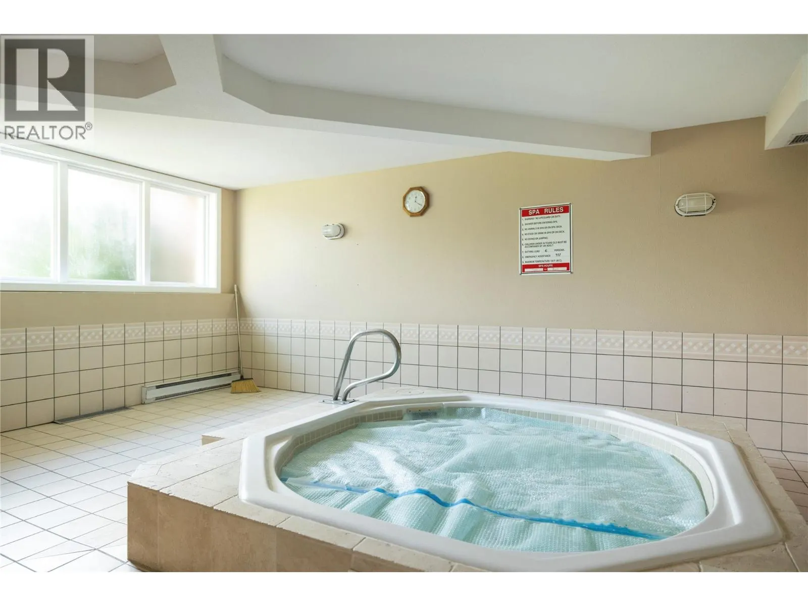 3160 Casorso Road Unit# 404