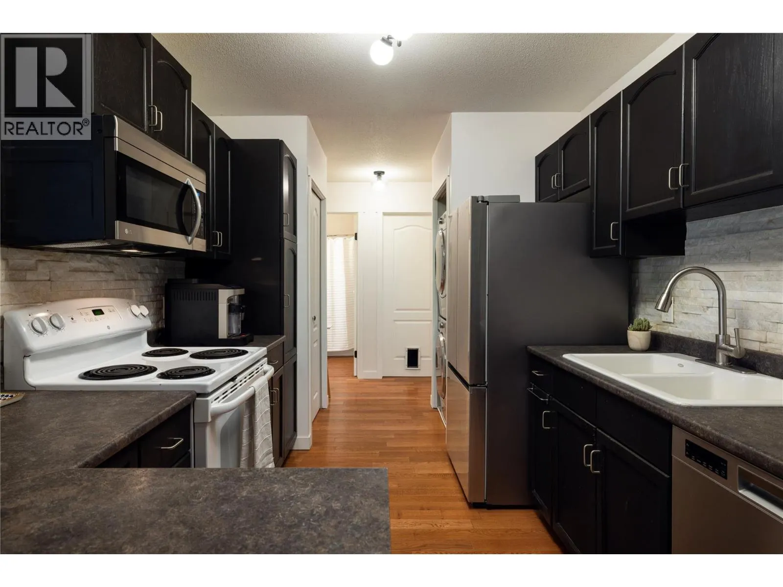 3160 Casorso Road Unit# 404